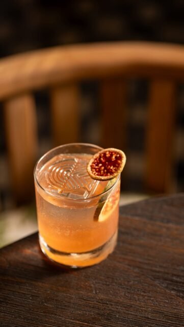 Hay sonidos que simplemente no se pueden explicar🤌🏻😮💨 Cuéntanos ¿cuál es tu cóctel favorito de nuestro bar?